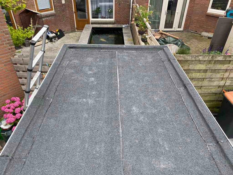 Platdak schuur lekkage